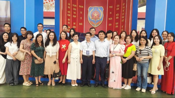 Triển lãm thành tựu Đất nước: Không gian trưng bày của Bộ Tư pháp thu hút đông đảo khách tham quan